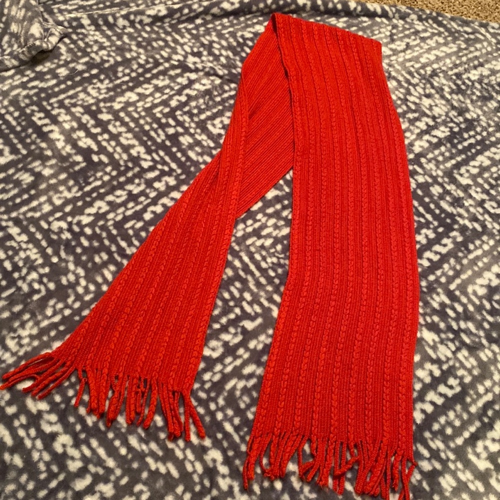 Bright red scarf! 🧣